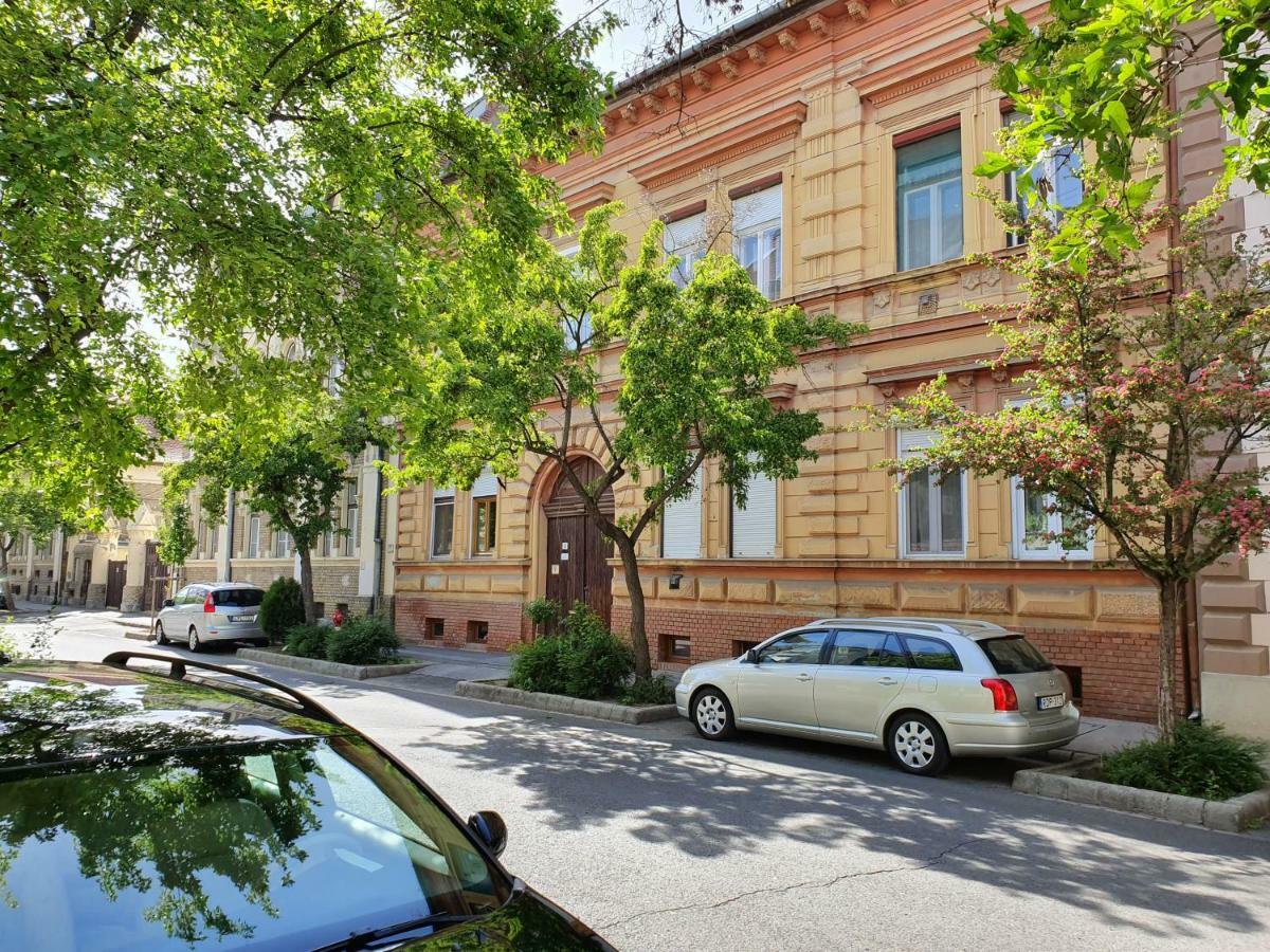 Szandi Belvarosi Apartman 塞格德 外观 照片